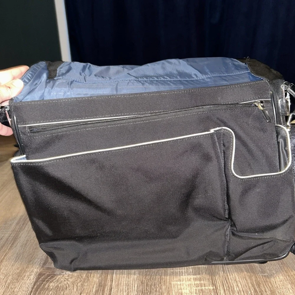 TUMI Arrive Galeao Messenger‎ Bag Laptop Black Nylon Leather 25671D